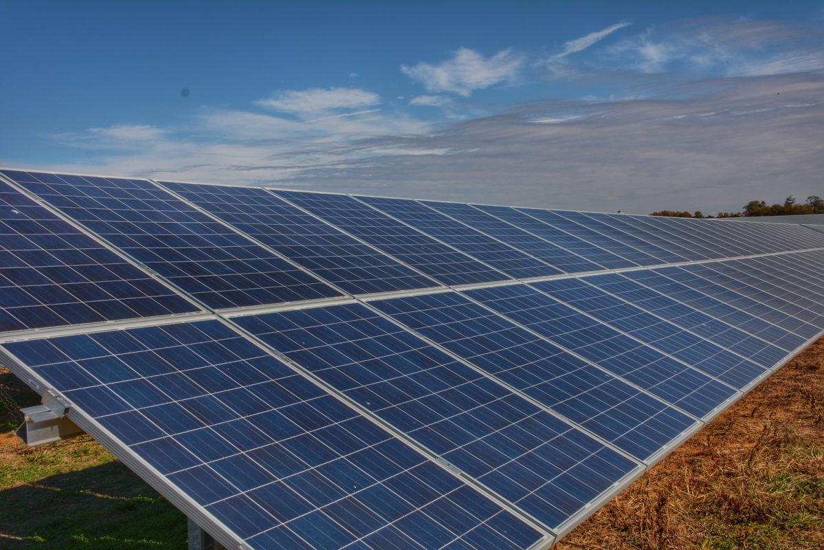 Once completed, the installation will feature more than 350,000 PV solar panels and will generate enough energy to power over 13,000 homes. Image: Deleware Cooperative / Flickr