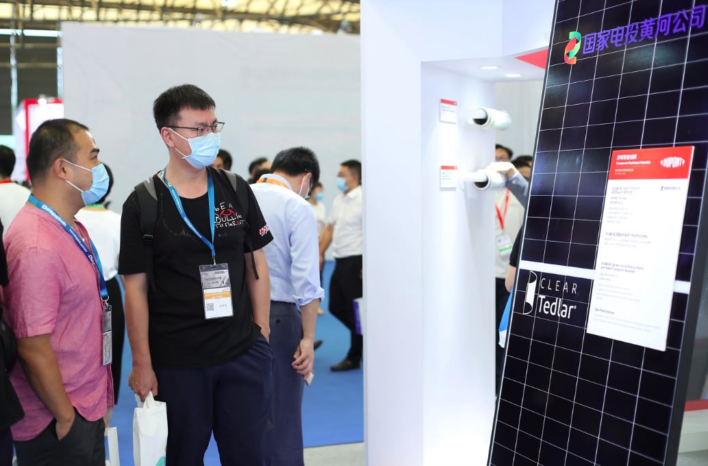 DuPont showcases the latest solar panels with Clear Tedlar ® backsheet from leading module manufacturers