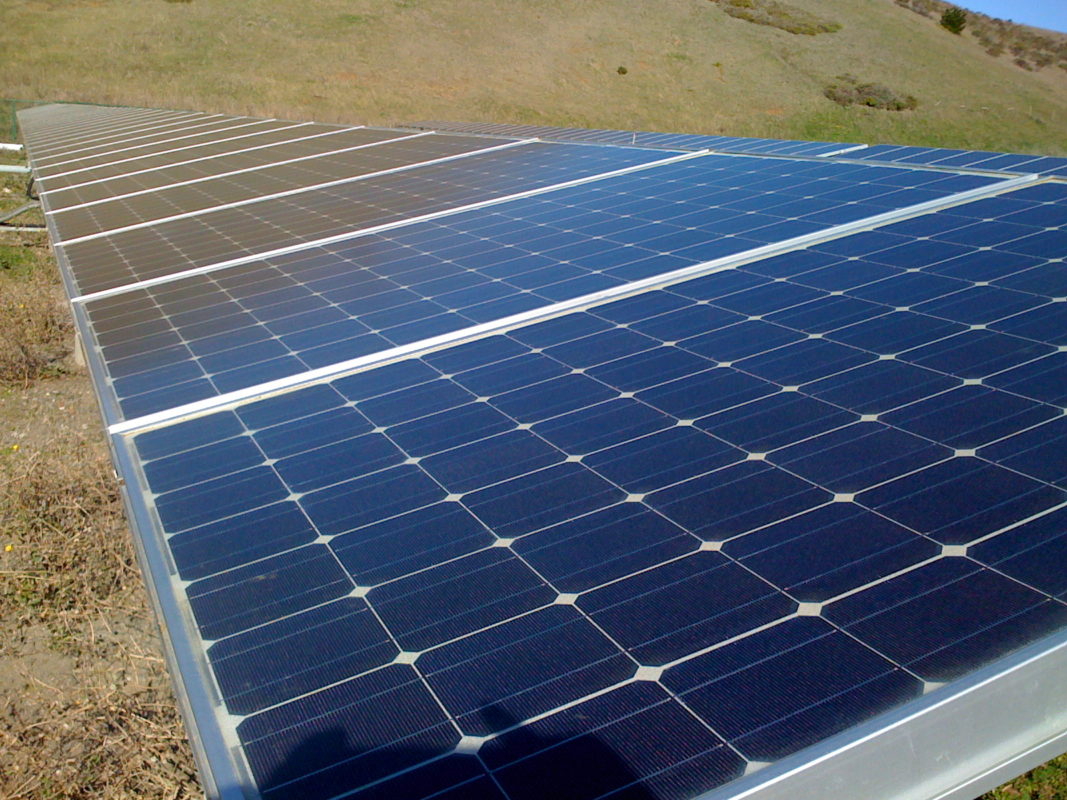 The 16.5MW PV project is located on a capped landfill in central New Jersey. Image: Robert Scoble / Flickr