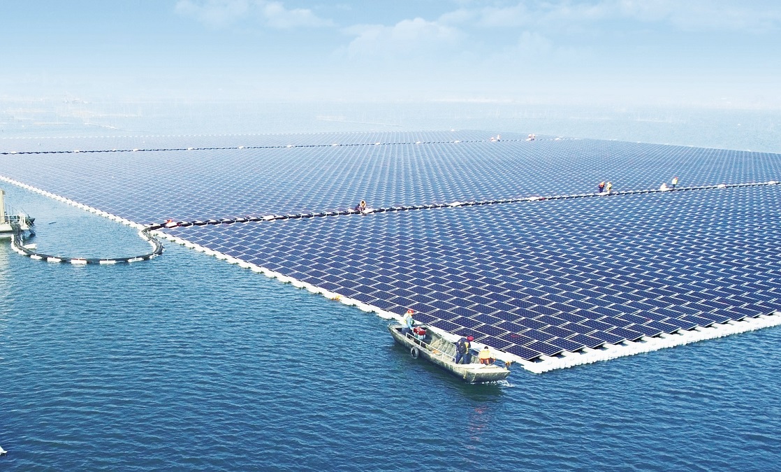 A 40MW floating solar project in China. Image: Sungrow.