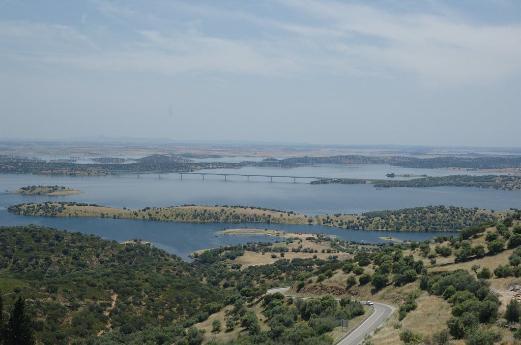 EDP's proposals would see 10,000 panels built over Ciel&Terre platforms at the Alqueva reservoir (Credit: Flickr / Honza Soukup) 