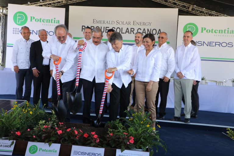 The groundbreaking ceremony for the site was held in the Dominican Republic and was attended by the President of the Dominican Republic, Danilo Medina. Image: Comision Nacional De Energia