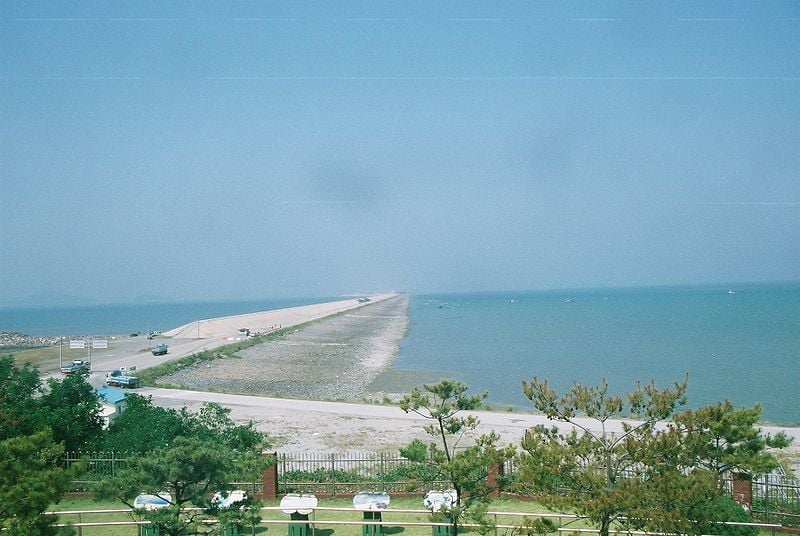 The Saemangeum Seawall. Source: Wikimedia Commons