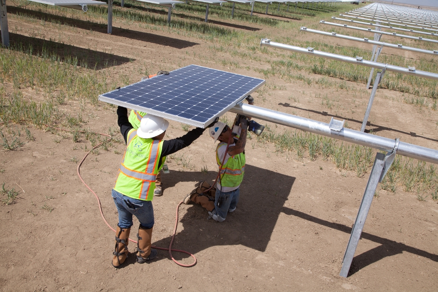 SunPower is using its Oasis Power Plant technology for rapid and cost-effective deployment. Credit: SunPower