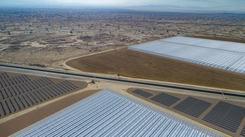 The hybrid solar project will be comprised of both an 850MW solar thermal facility and a 26.5MW PV facility. Image: Aera Energy