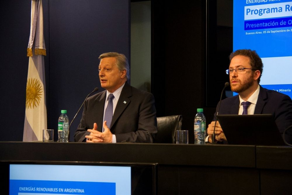 The Minister of Energy and Mining Juan Aranguren, and Undersecretary of Renewable Energy Sebastian Kind, held a press conference to explain the submission of tenders for Round 1 of the RENEW program. Credit: MEM