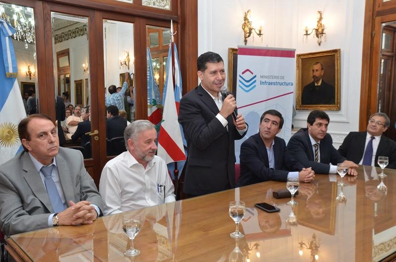 The signing of the letter of intent. credit: La Rioja government