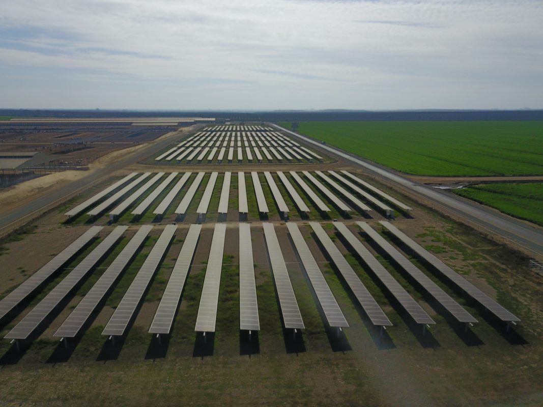 Independent Power Producer sPower has entered into a strategic solar tracker supply deal with Array Technologies for multi-gigawatts of planned PV power plants, cementing a business relationship established over the last four years. Image: Array Technologies