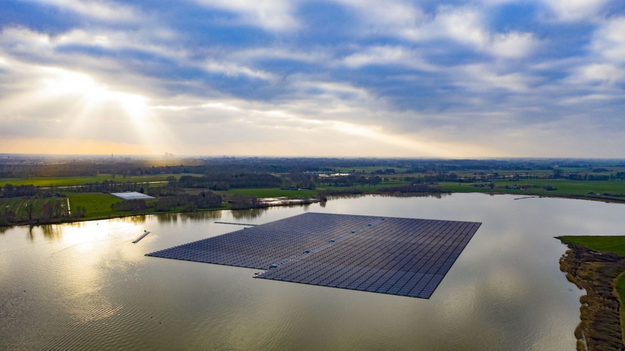 BayWa r.e. concluded the sale of the Bomhofsplas floating PV project in June 2020. Image: BayWa r.e.