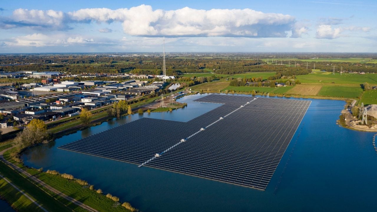 The 14.5MWp Floating PV installation Sekdoorn near the Dutch city of Zwolle. Image: BayWa AG.