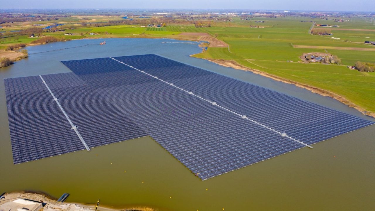 The 27.4MWp floating array is constructed on a sandpit lake. Image: BayWa r.e.