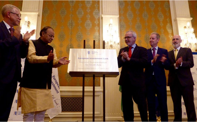 Indian finance minister Jaitley inaugurates the new EIB Regional Representation for South Asia in New Delhi. Credit: EIB