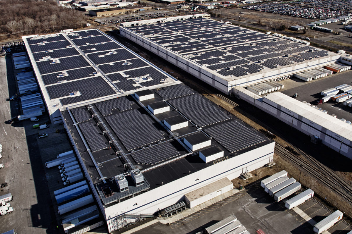 Amazon plans to develop 50 rooftop solar projects at various fulfillment centers by 2020. Image: P2 Photography