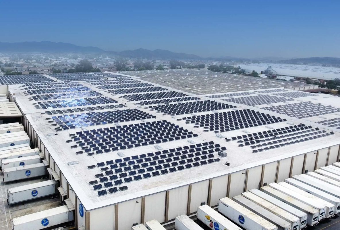 The first installation developed through this partnership is a 1MW solar array installed on 368,000 square feet of a 528,000 square foot cold storage industrial building in Oxnard, California. Image: Edison Microgrids