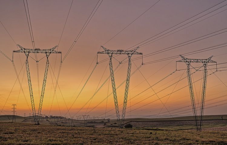 NERSA will investigation whether Eskom is in contravention of its utility licence by refusing to sign the existing PPAs. Source: Flickr/Gavin Fordham