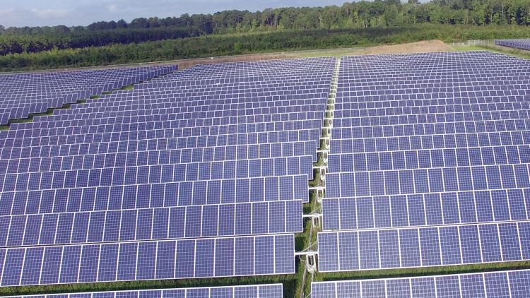 Fifth Third Bank  recently became the first Fortune 500 Company to achieve 100% renewable power with the opening of the 120MW Aulander Holloman Solar Facility in North Carolina back in August 2019. Image: Fifth Third