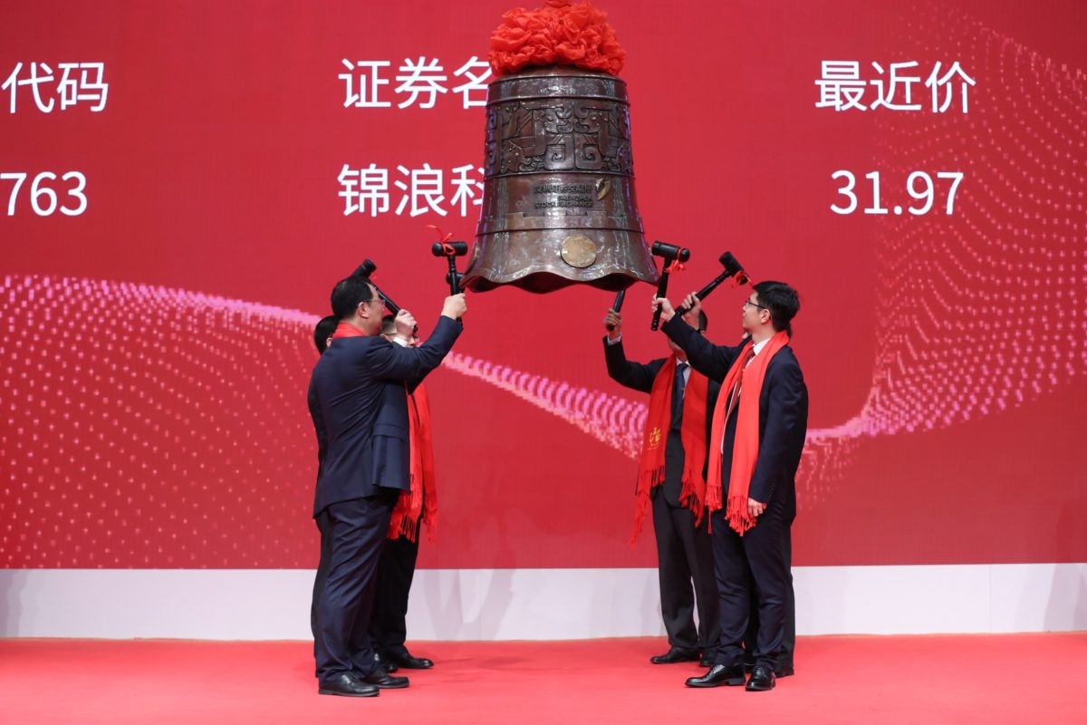 Ginlong execs ring the opening bell at the Shenzhen Stock Exchange. Source: Ginlong.