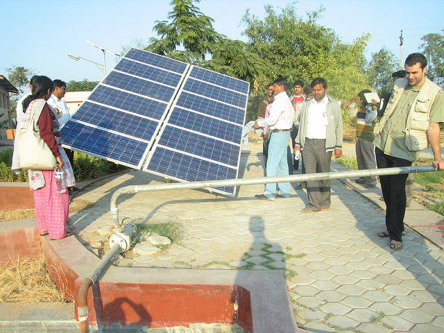 The solar calculator uses shadowing, space available and consumption data to determine how a solar system can work for a consumer. Flickr: Ajay Tallam