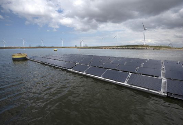 The four different floating solar pilot projects overseen by the National Consortium Zon op Water (Floating Solar) that includes ECN and TNO working together in the Solar Energy Application Center (SEAC) is aiming to demonstrate the feasibility of floating solar in rough water conditions. 