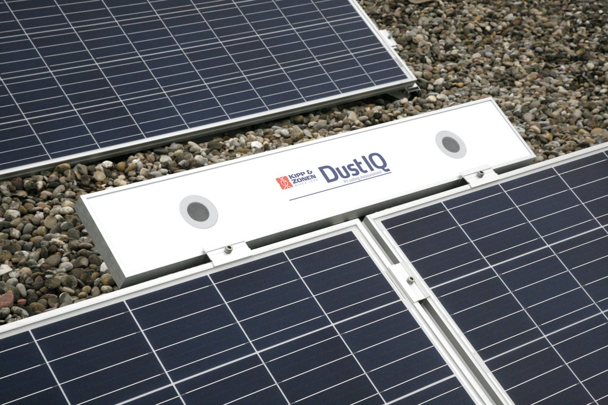 ‘DustIQ’ measures the soiling ratio (SR) and can be easily added to new or existing solar arrays and integrated into plant management systems.Image: Kipp & Zonen