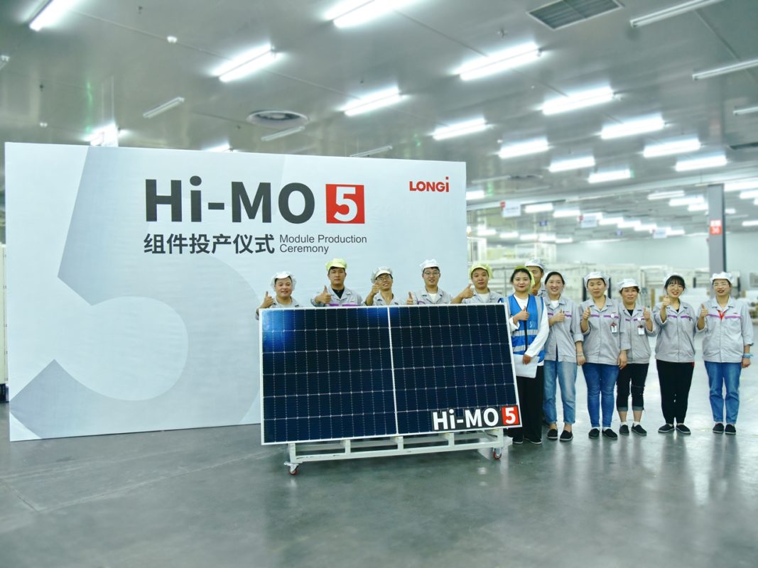 LONGi officials celebrating the Hi-MO 5 entering production earlier this month. Image: LONGi.