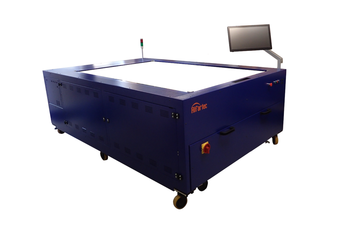 The idea behind the BlueSky-MT240 solar simulator is to provide the long light pulse and very good spectral matching needed by actual and future cell technologies. Image: Alfatec