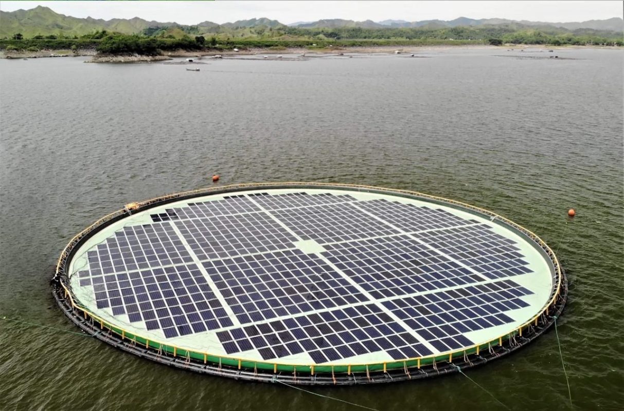 Floating solar plant in the Philippines. Credit: Ocean Sun