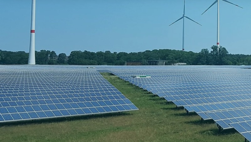 JinkoSolar has supplied 40MW of its ultra-high efficiency Cheetah HC 60 solar modules to Denmark-based developer Obton for the recently completed Almelo project in the Netherlands. Image: Obton