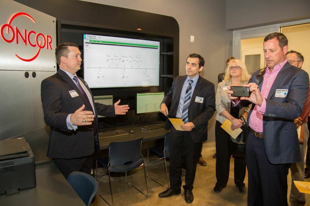 Visitors are shown around the control room of an existing microgrid project by Oncor and S&C Electric in Texas. Image: S&C Electric / Oncor.