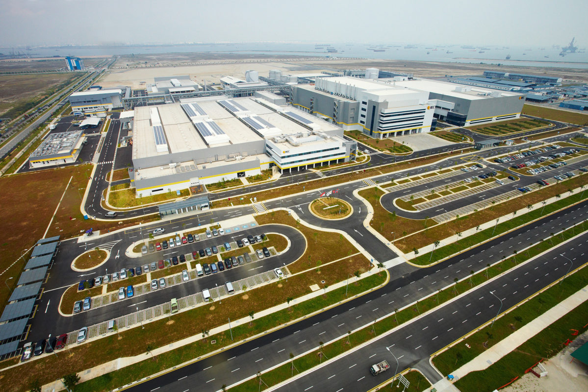 The company has around 1,500MW of module capacity in Singapore. The ingot/wafer facilities are on the left, while cell and module facilities on the right of the picture. Image: REC Group