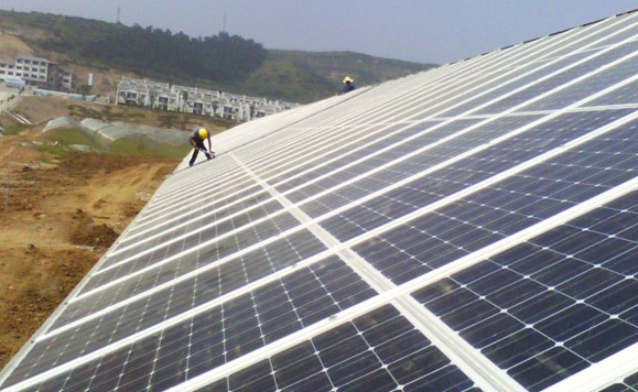 FiTs for on-grid PV projects in China are to be cut from early 2016. Image: Risen Energy.
