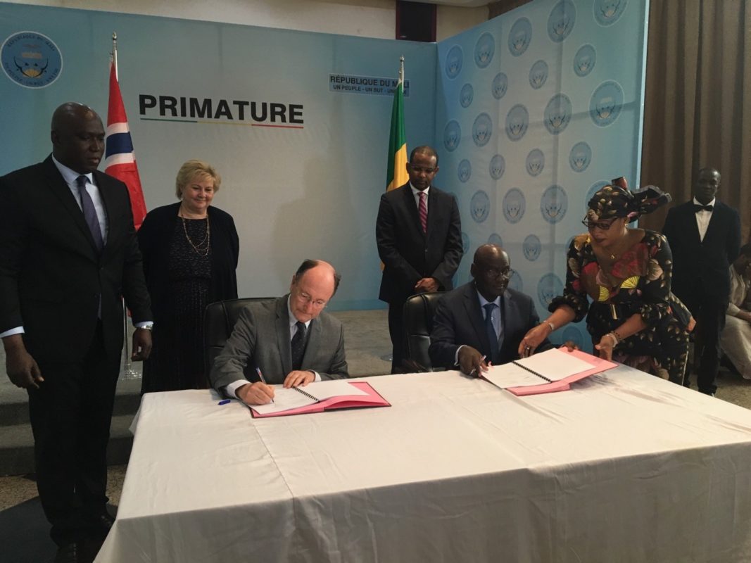 Norway and Mali's prime ministers witnessed the deal for 33MW project in Mali (Credit: Scatec Solar)