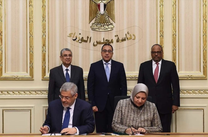 The PPA was signed by Eng. Sabah Mashali, President of EETC and Mr. Hussain Al Nowais, Chairman of AMEA Power, on December 10th 2019, in the presence of Egypt’s Prime Minister, His Excellency Dr. Mostafa Madbouly; the Minister of Electricity and Renewable Energy, H.E. Mohamed Shaker and the UAE Ambassador to Egypt H.E. Jomaa Al Junaibi, amongst others. Credit: AMEA Power