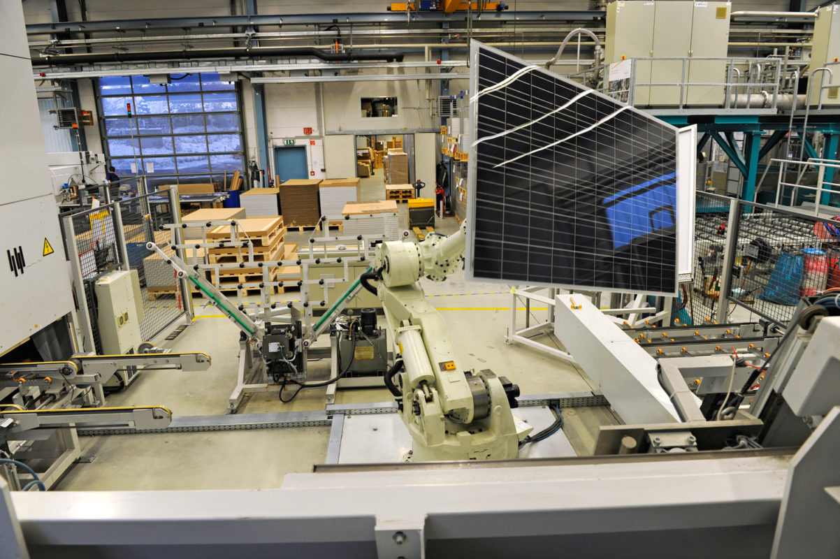 SolarWorld AG is close to securing a new owner as a group of unidentified investors are to finance continued manufacturing operations at sites in Freiberg and Arnstadt in Germany by mid-August 2017. Image: SolarWorld