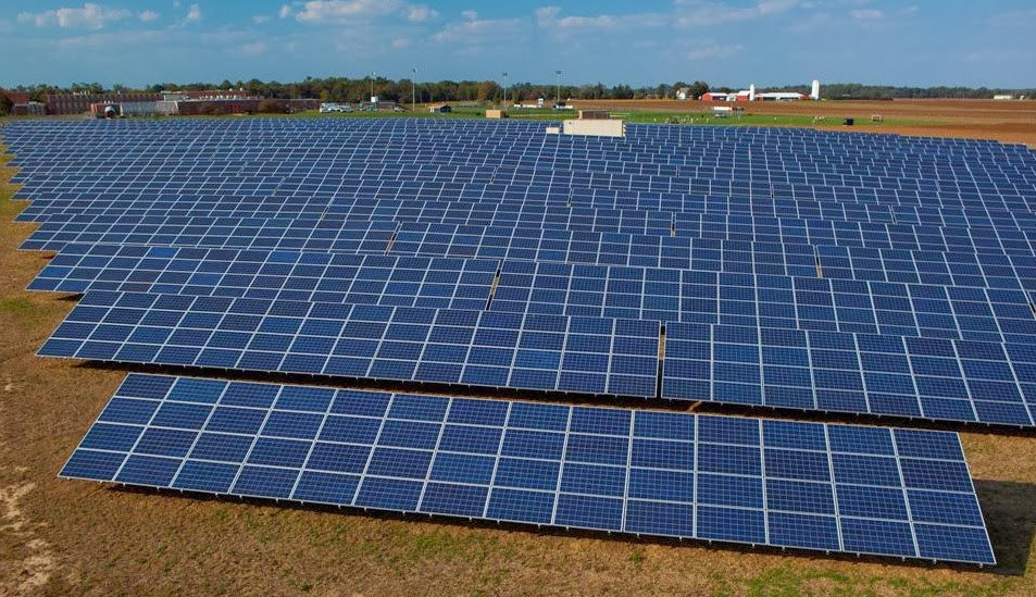 The installation, developed by Wallingford Solar LLC, is spread over 6.8 hectares of a 20.7-hectare parcel that was once a gravel pit and hot-mix asphalt plant. Image: Standard Solar 