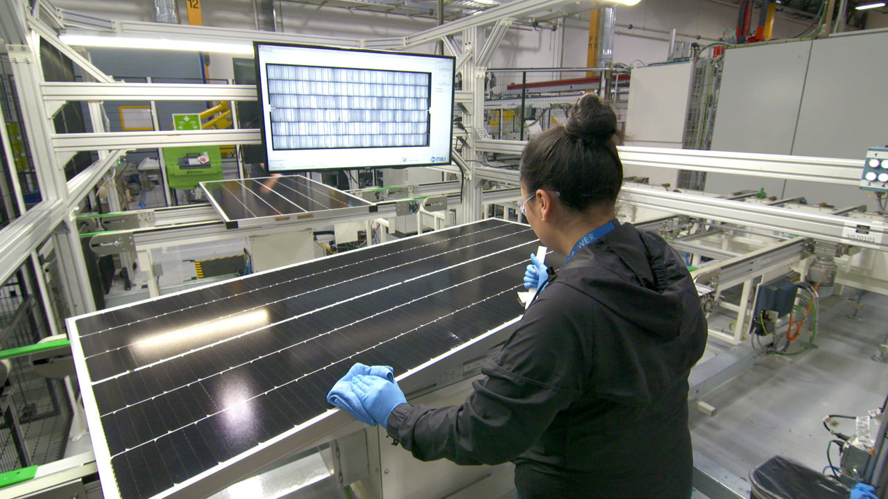 The former SolarWorld Americas facility has been converted to produce SunPower’s P Series (19% plus) conversion efficiency modules using its patented ‘shingle’ cell interconnect technology boosting performance of P-type monocrystalline PERC (Passivated Emitter Rear Cell) technology. Image: SunPower