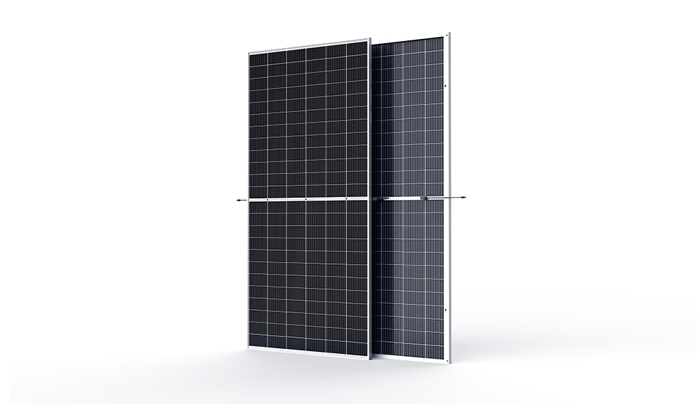 The half-cut 144 (72-cell) glass/glass module is designed for ground-mounted utility-scale PV power plants as well as agro-photovoltaics and expressway sound barrier projects. The 120 half-cut (60-cell) configuration module can be used in utility-scale PV power plants using tracker systems. Image: Trina Solar