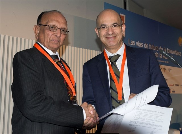 The agreement was signed by UNEF's Jorge Barredo and NSEFI's Pranav Mehta. Credit: UNEF