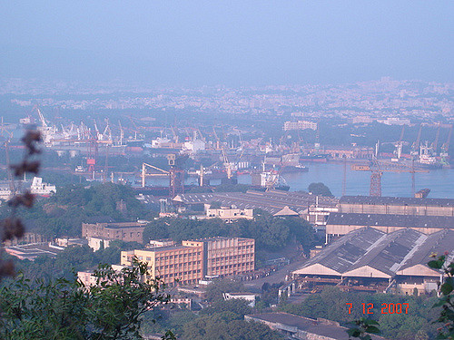The ports of Vizag (15MW), Paradip (20), New Mangalore (11MW) and Jawaharlal Nehru (25MW) have the largest capacity proposals. Flickr: Pulkit Sinha