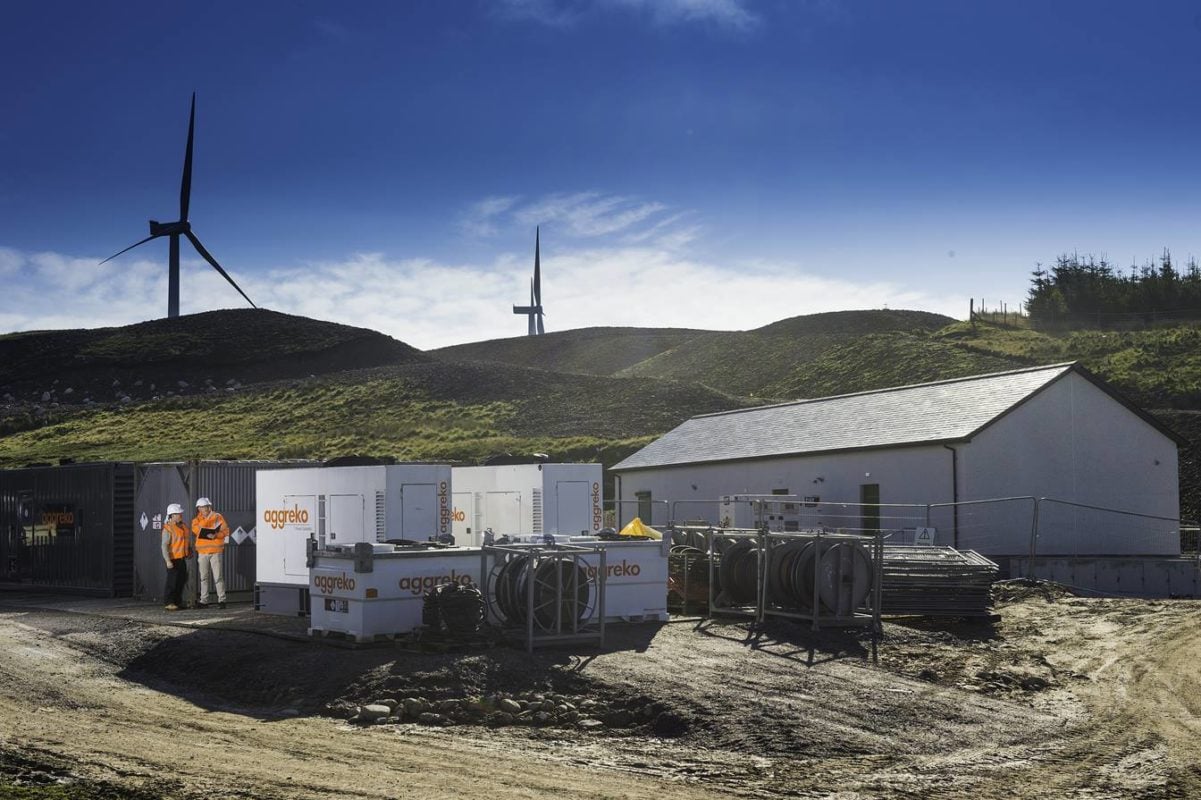 Customers will sign up to a flexible contract where renewables, thermal generation and battery storage can be combined to provide modular and mobile but reliable solutions. Image: Aggreko. 