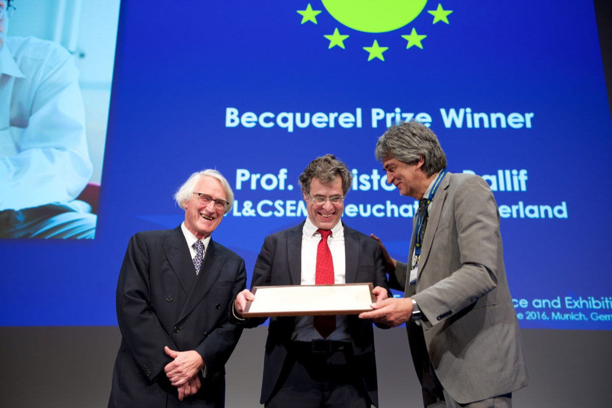 Ballif receiving the prize at the 32nd European Photovoltaic Solar Energy Conference and Exhibition (EUPVSEC). Source: Flickr - EU PVSEC