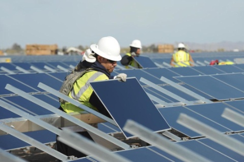 CalPERS will own a 25% stake in the Desert Sunlight PV projects. Credit: First Solar
