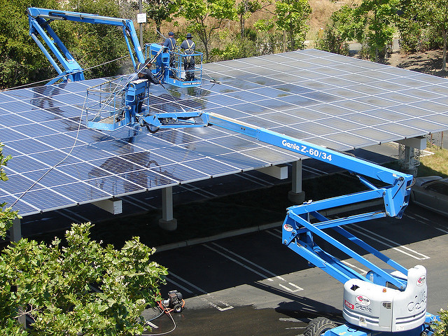 The Googleplex covered in solar panels. Flickr: Avinash Kaushik