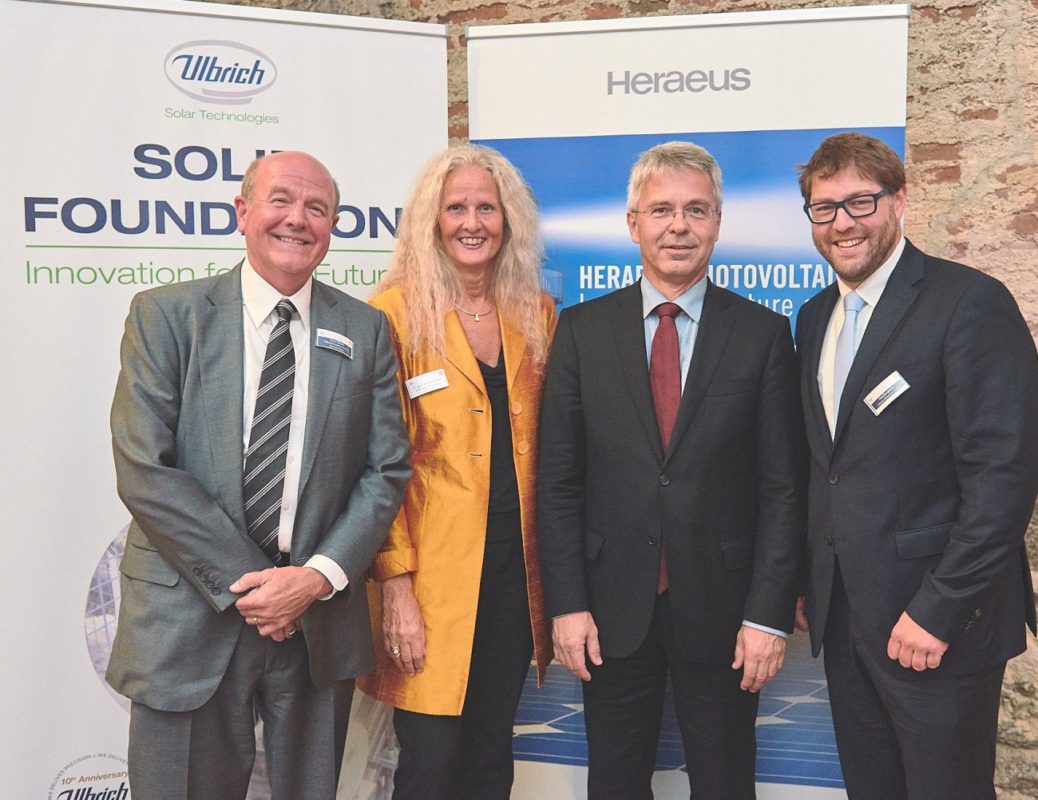 V.l.n.r.: Chris Ulbrich, CEO Ulbrich; Dr. Ingrid Puschautz-Meidl, Managaing Director of the Industrial Federation of Burgenland, Dr. André Kobelt, CTO Heraeus, Peter Berghofer, General Manager Ulbrich of Austria GmbH. Credit: Heraeus