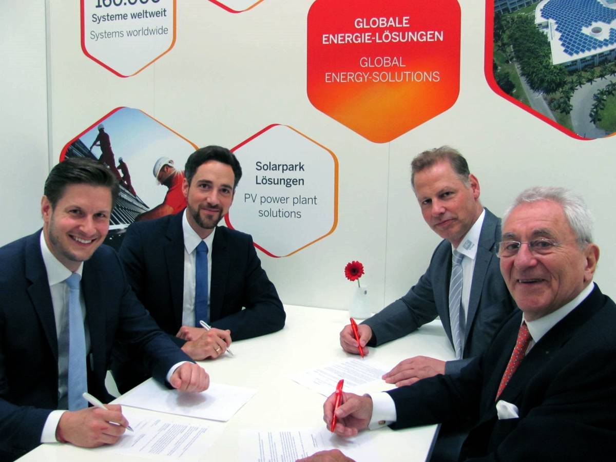 Representatives from IBC Solar and DHYBRID signing the cooperation agreement at Intersolar Europe last week. Source: IBC Solar