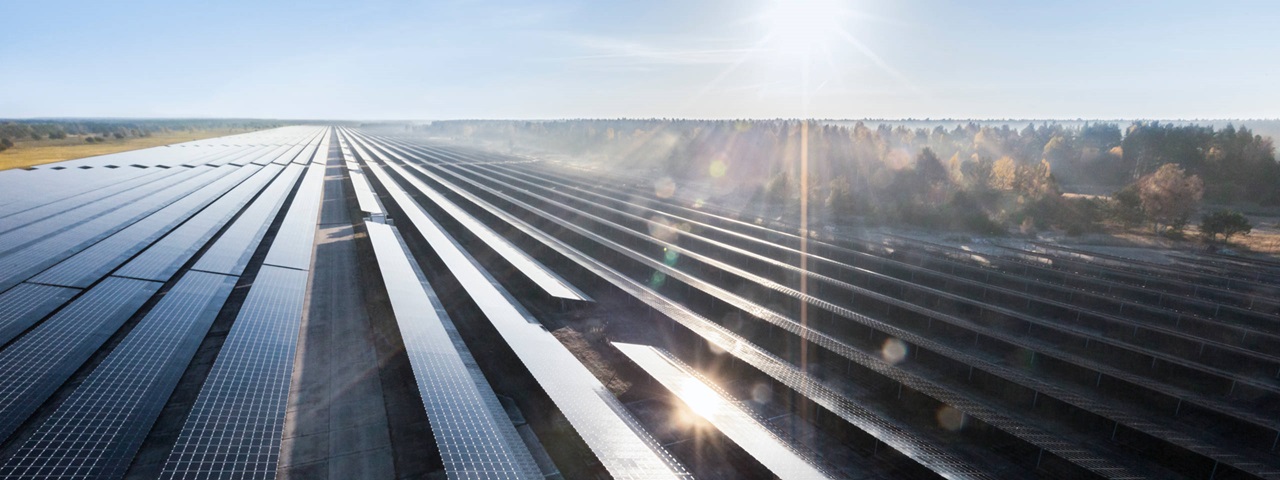 SunPower is supplying its P-Series (19% efficiency ‘P 19’) 1,500Vdc solar panels with around 400Wp to the project, equating to over 872,000 modules. Image: innogy