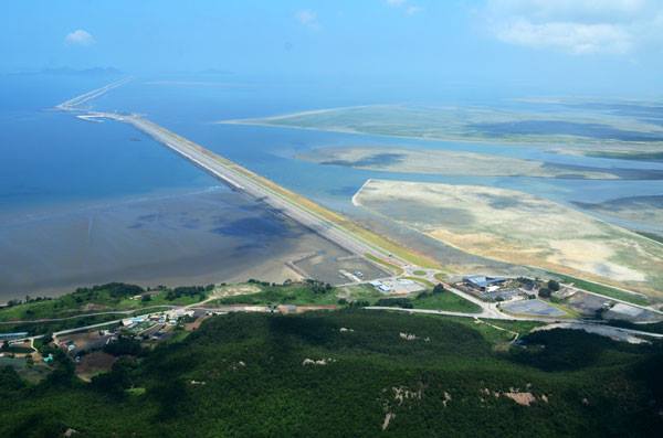 the Saemangeum Seawall Project, completed in 2010, is the world's largest dyke. Credit: Korea Clickers/Facebook