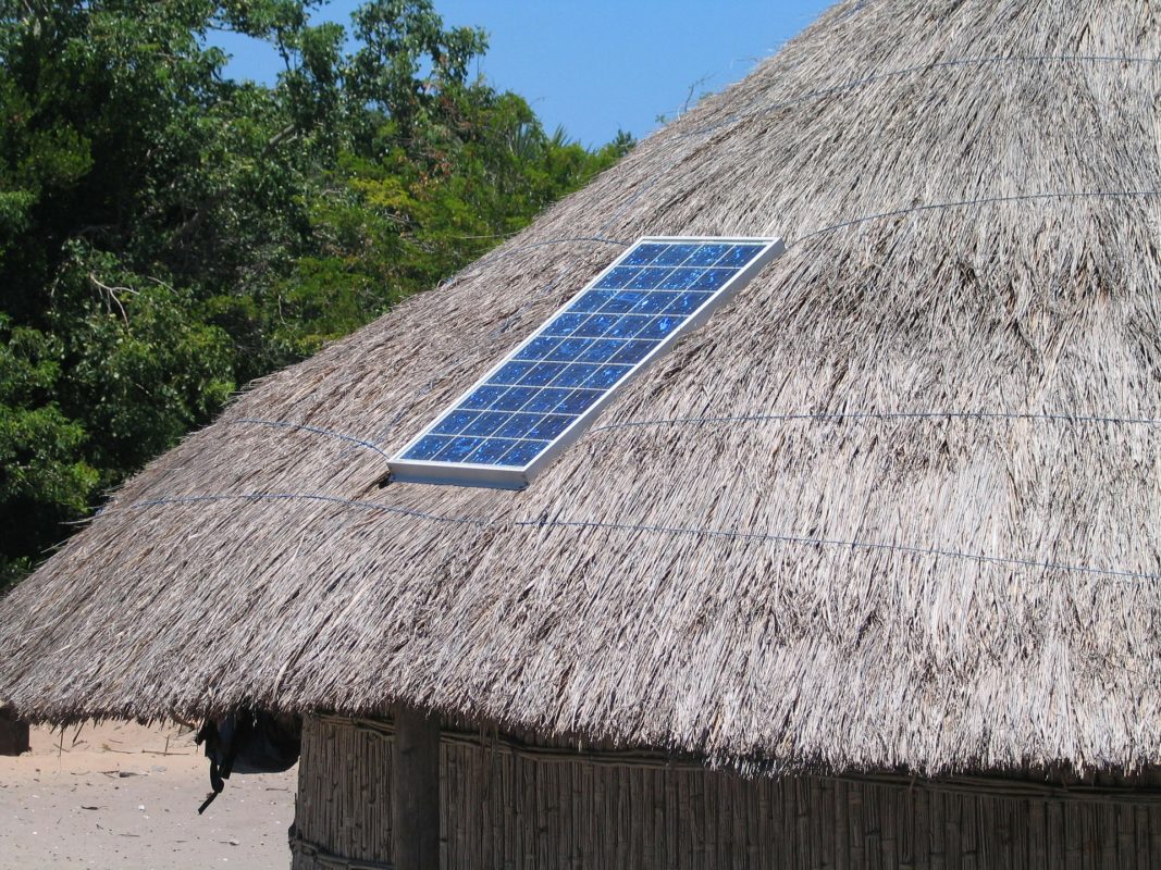 Efforts to fully electrify Kenya via mini-grid and off-grid come as large-scale solar projects start, in parallel, to hit milestones (Credit: Pixabay / Cotrim)