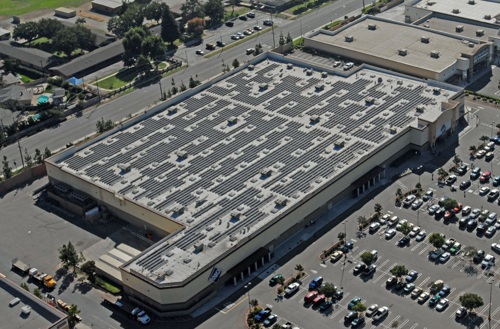 In 2007, Wal-Mart launched a solar power pilot project to determine solar viability for their store portfolio. The pilot program consisted of 22 sites across California and Hawaii. Image: Blue Oak Energy