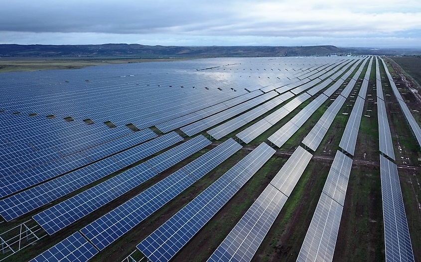 España lanza una nueva subasta de energías renovables con 1,8 GW de energía solar necesarios